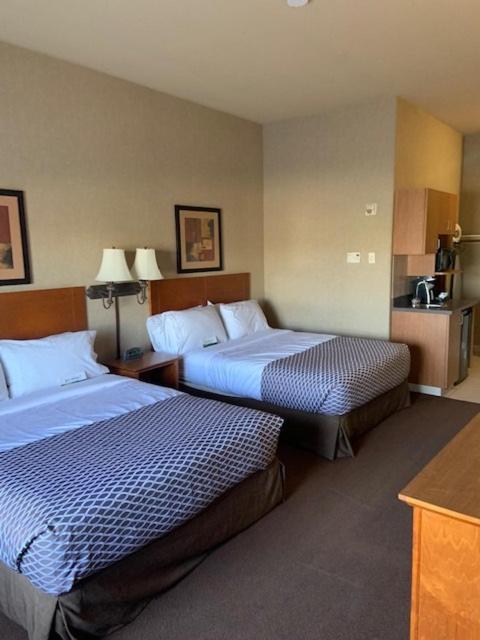 Clarion Pointe Hotel Rimbey Eksteriør billede