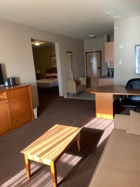 Clarion Pointe Hotel Rimbey Eksteriør billede