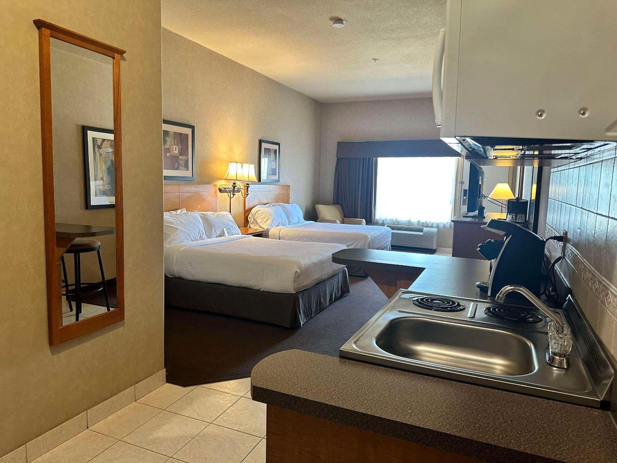 Clarion Pointe Hotel Rimbey Eksteriør billede