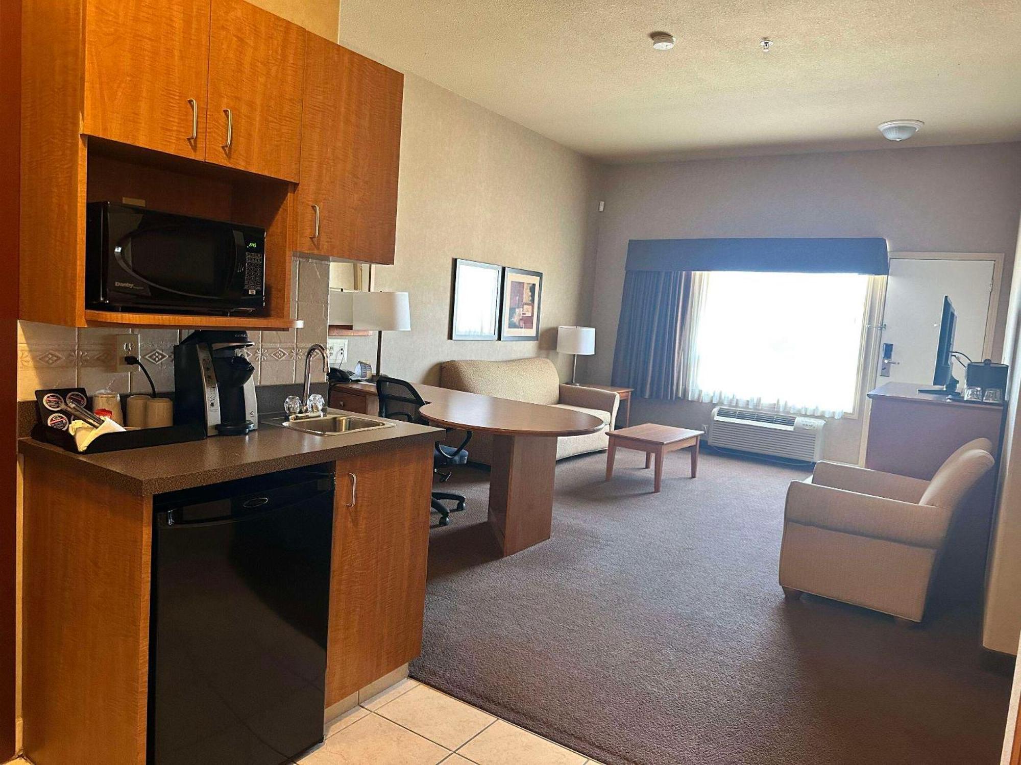 Clarion Pointe Hotel Rimbey Eksteriør billede