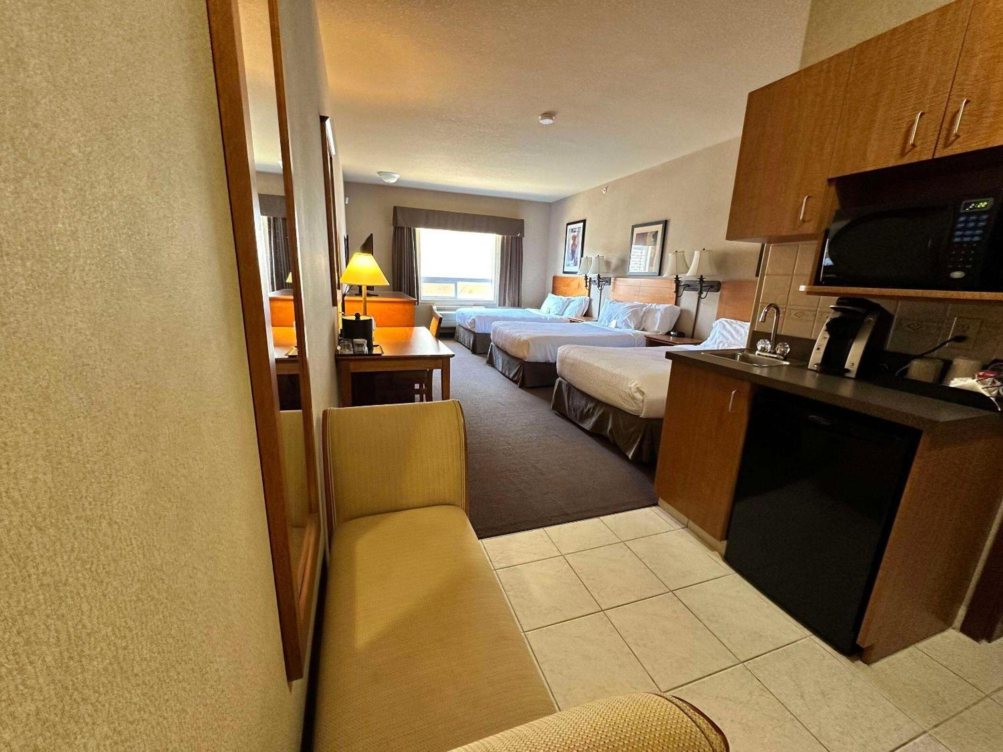 Clarion Pointe Hotel Rimbey Eksteriør billede