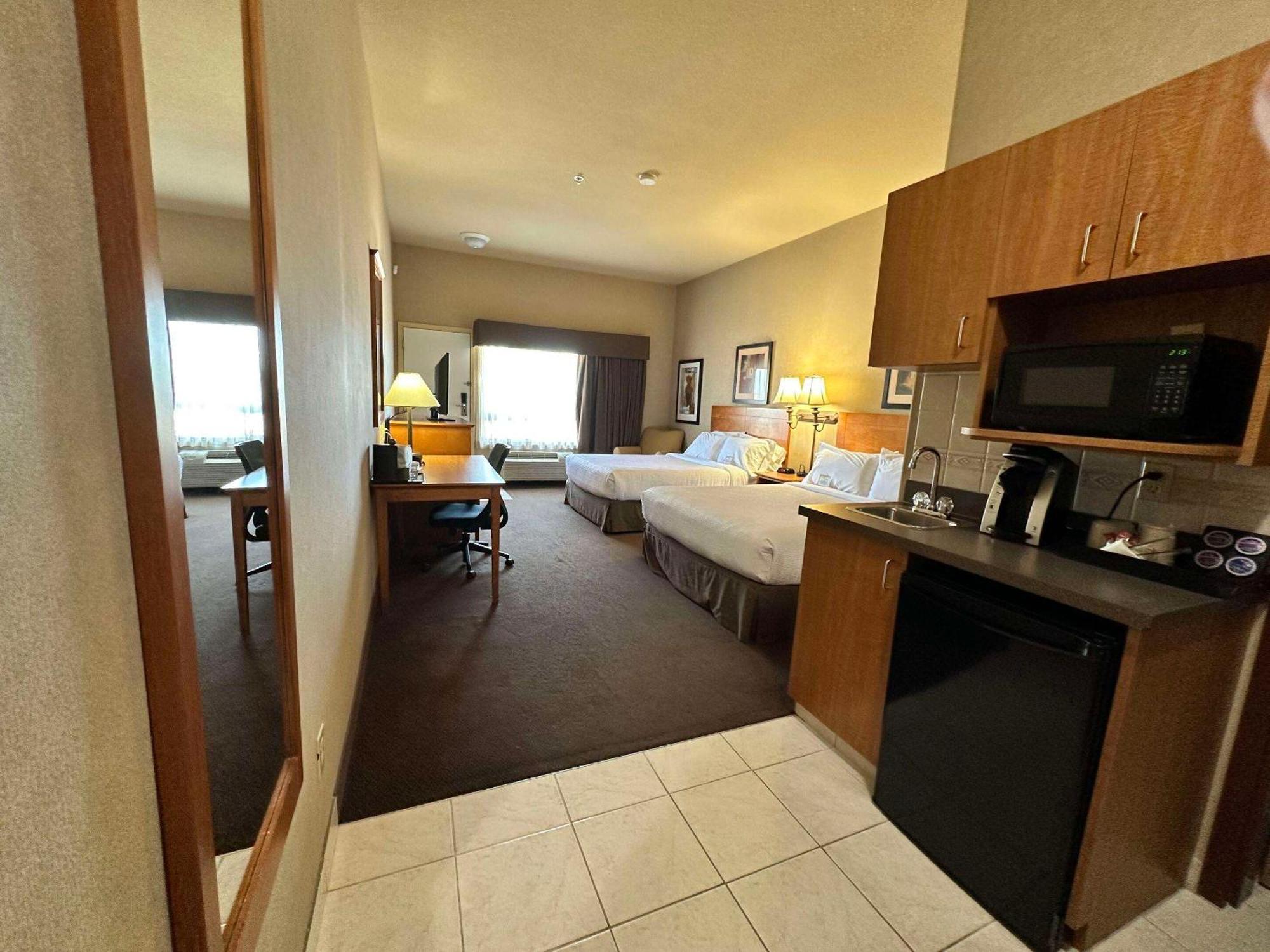 Clarion Pointe Hotel Rimbey Eksteriør billede