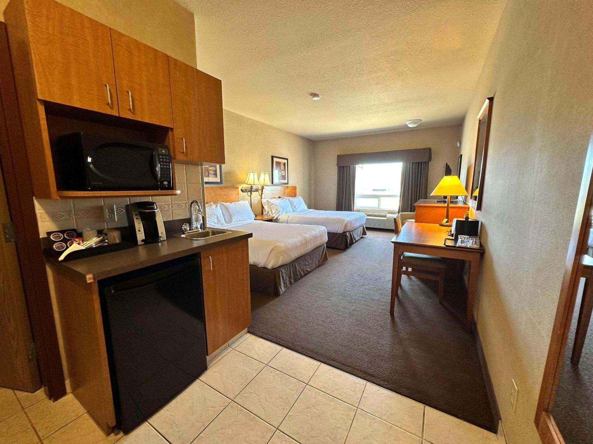 Clarion Pointe Hotel Rimbey Eksteriør billede