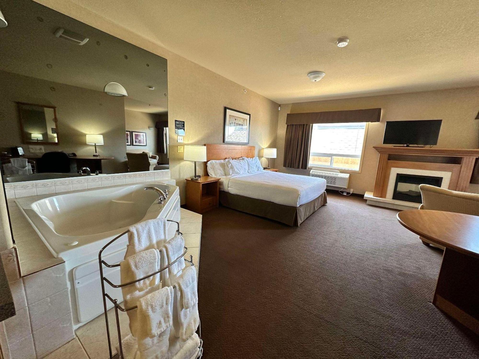 Clarion Pointe Hotel Rimbey Eksteriør billede