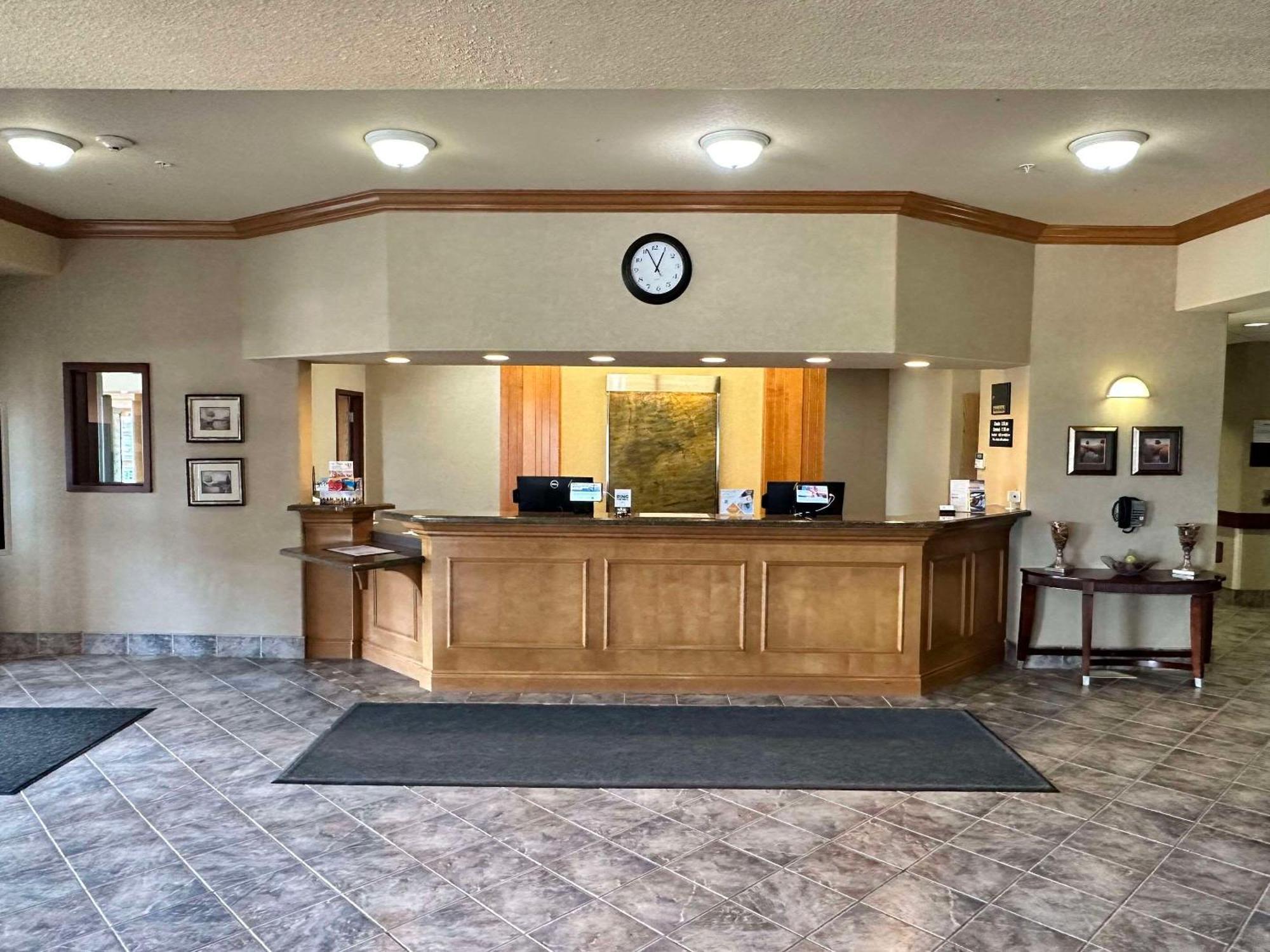 Clarion Pointe Hotel Rimbey Eksteriør billede