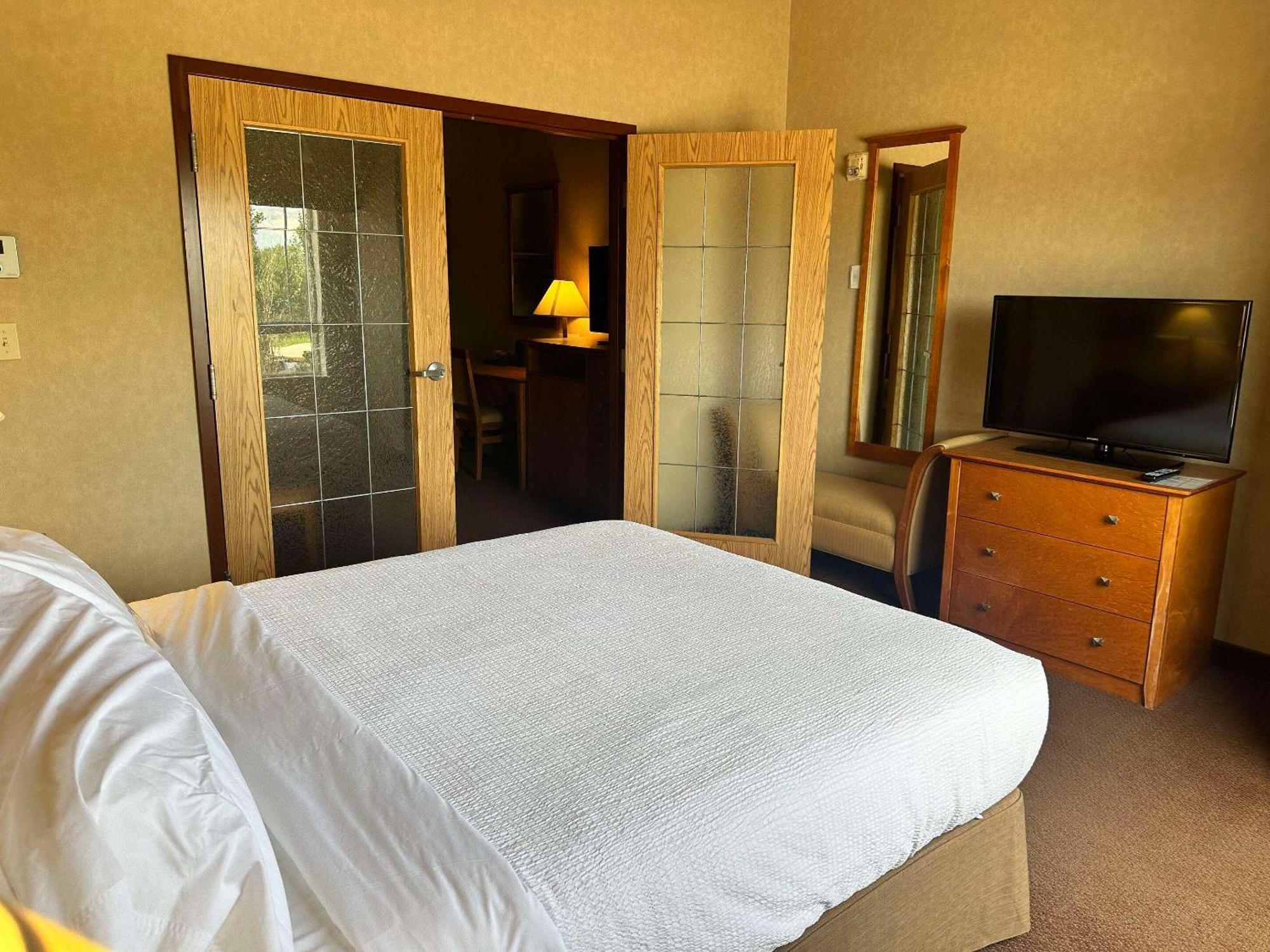 Clarion Pointe Hotel Rimbey Eksteriør billede