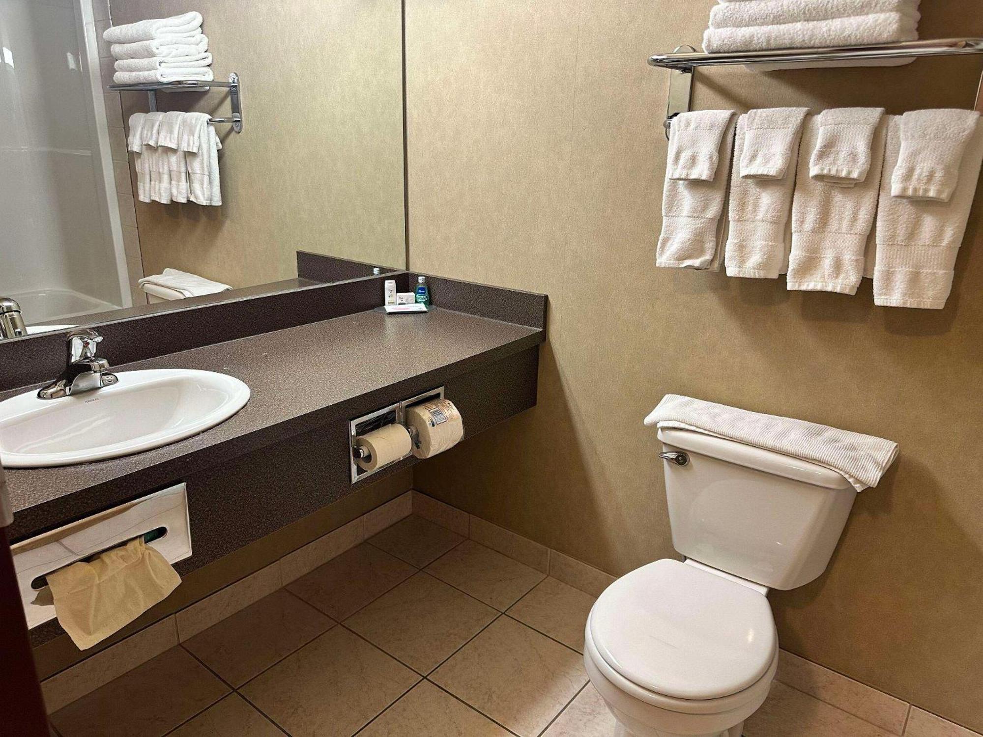 Clarion Pointe Hotel Rimbey Eksteriør billede