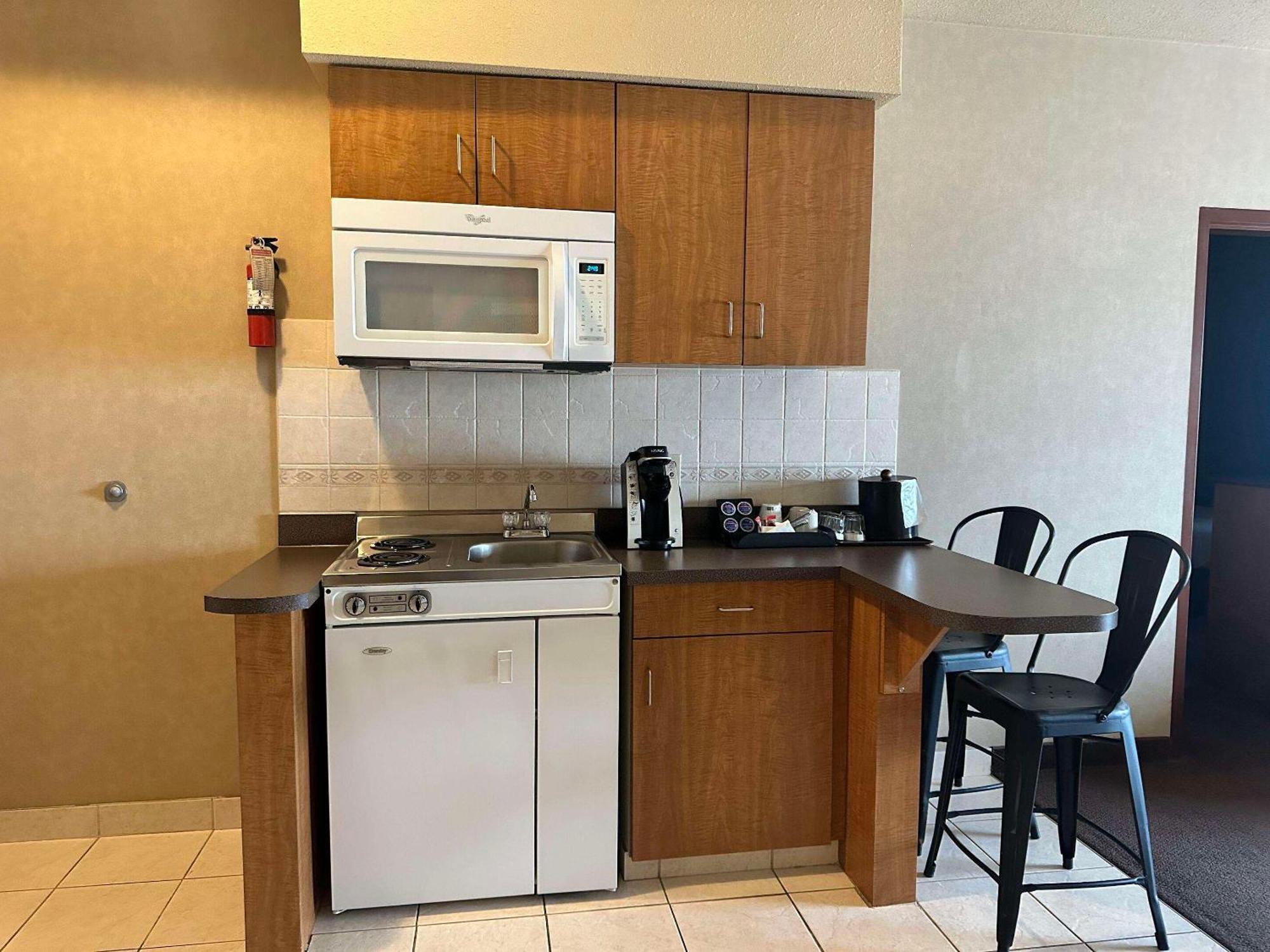 Clarion Pointe Hotel Rimbey Eksteriør billede