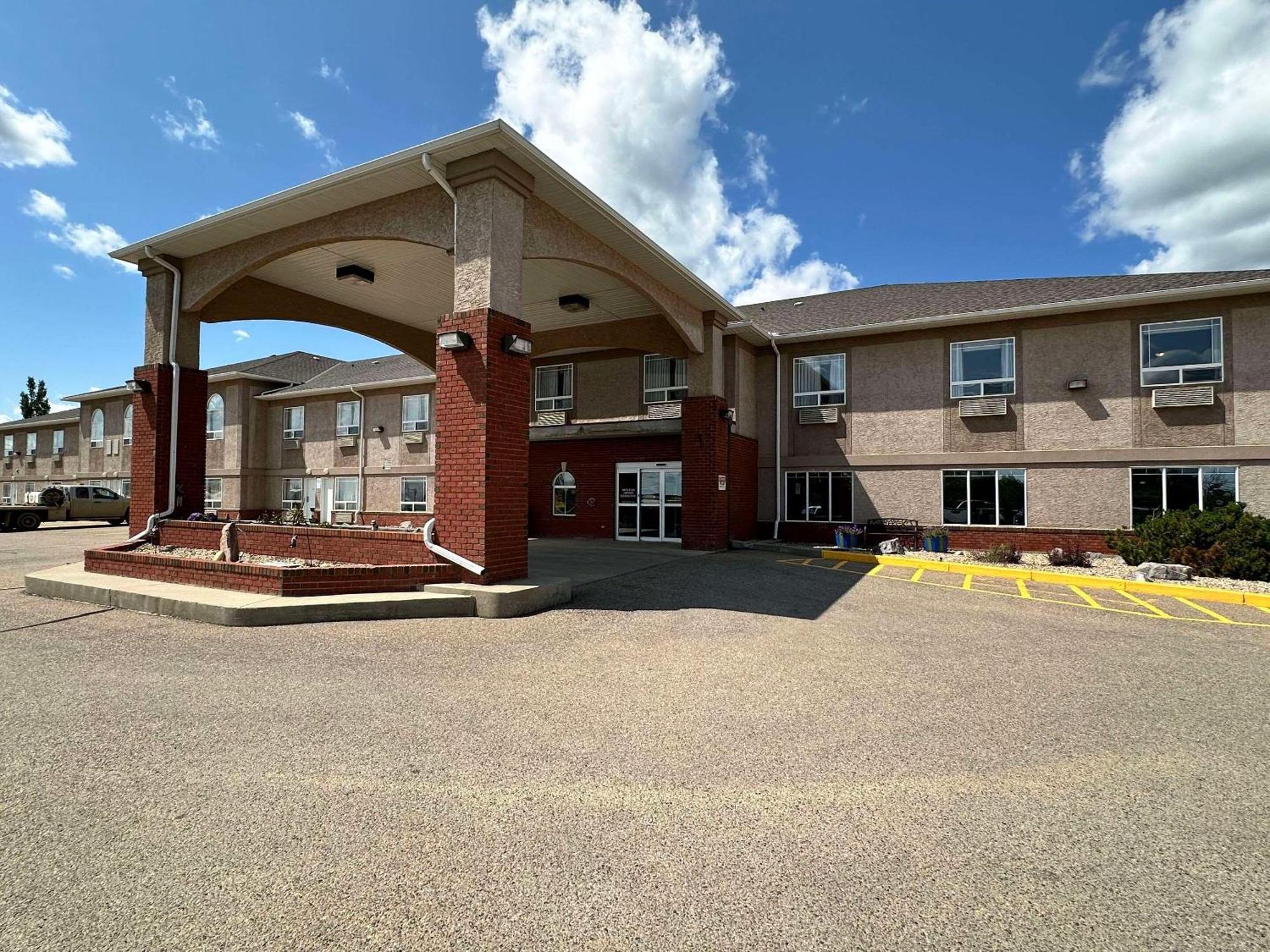 Clarion Pointe Hotel Rimbey Eksteriør billede