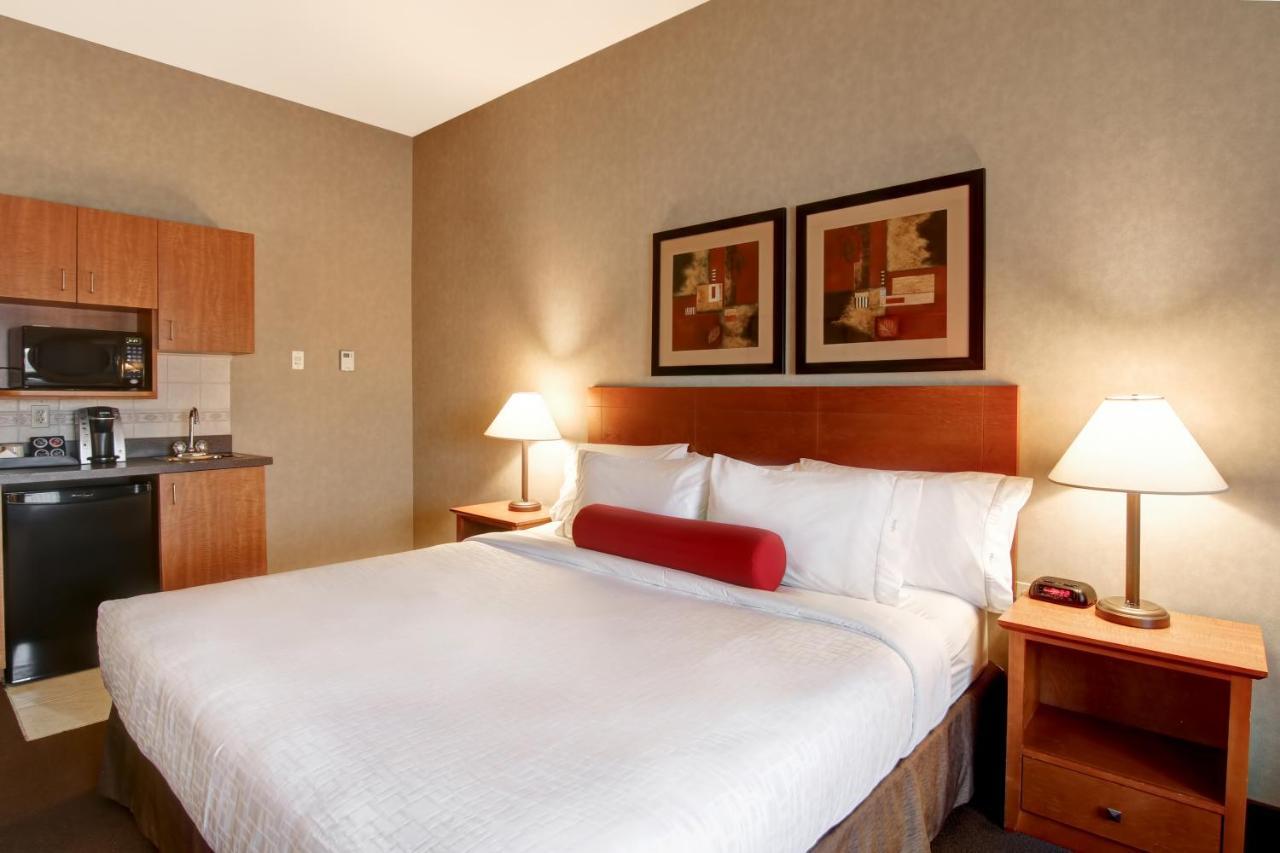 Clarion Pointe Hotel Rimbey Eksteriør billede