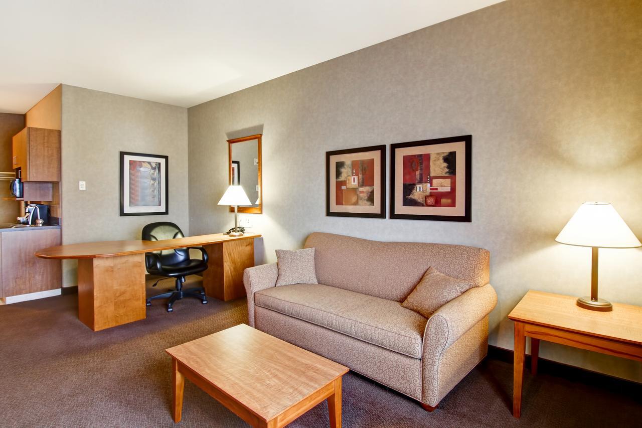 Clarion Pointe Hotel Rimbey Eksteriør billede